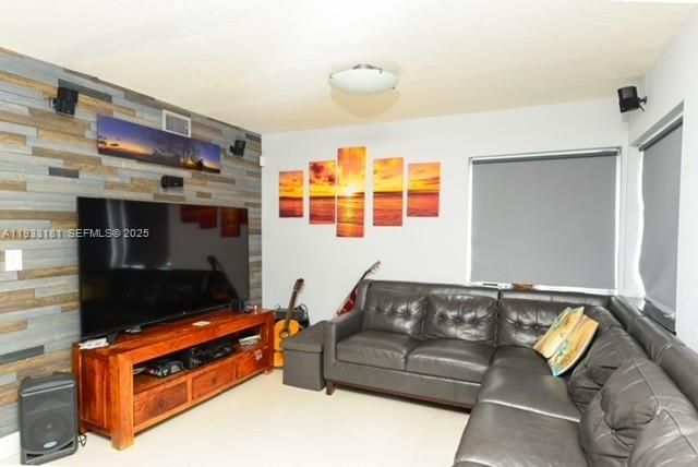 En Renta: $3,800 (4 camas, 3 baños, 2187 Pies cuadrados)