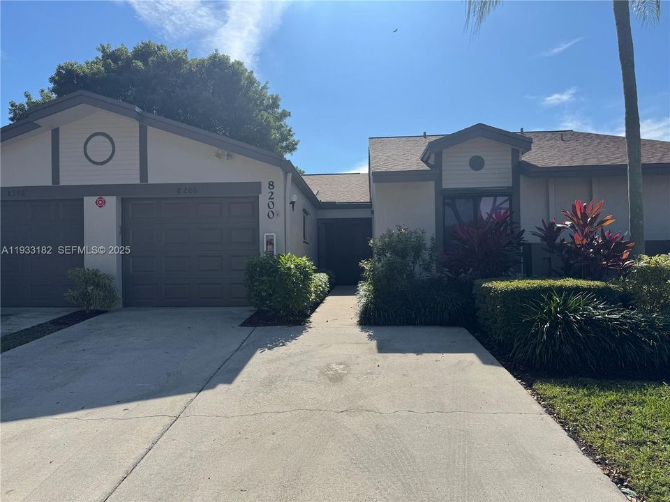 For Rent: $2,700 (2 beds, 2 baths, 1310 Square Feet)