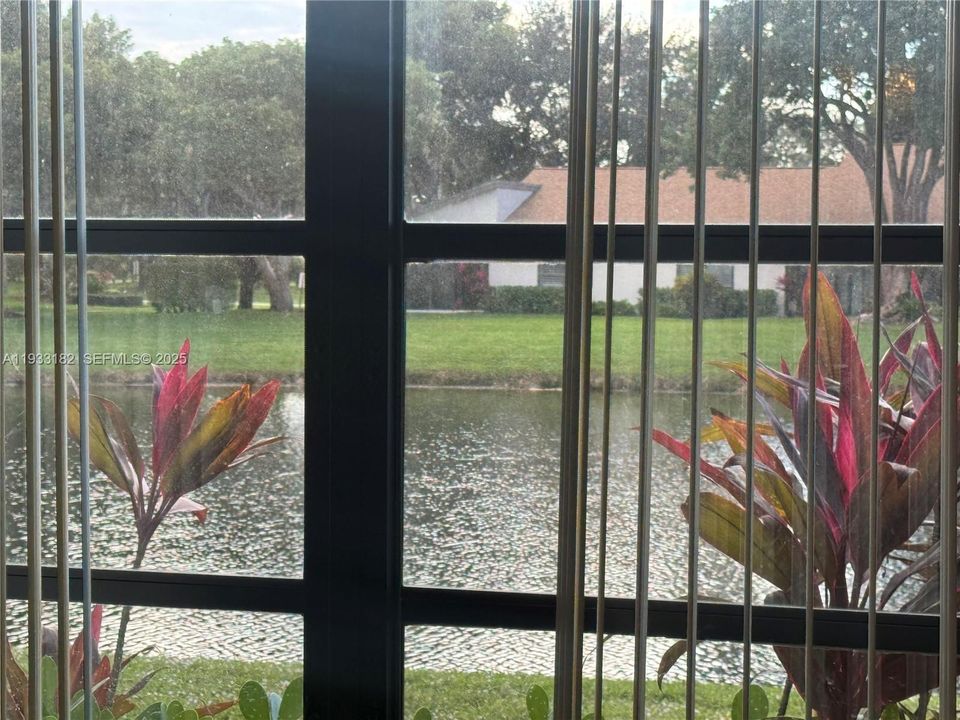 For Rent: $2,700 (2 beds, 2 baths, 1310 Square Feet)