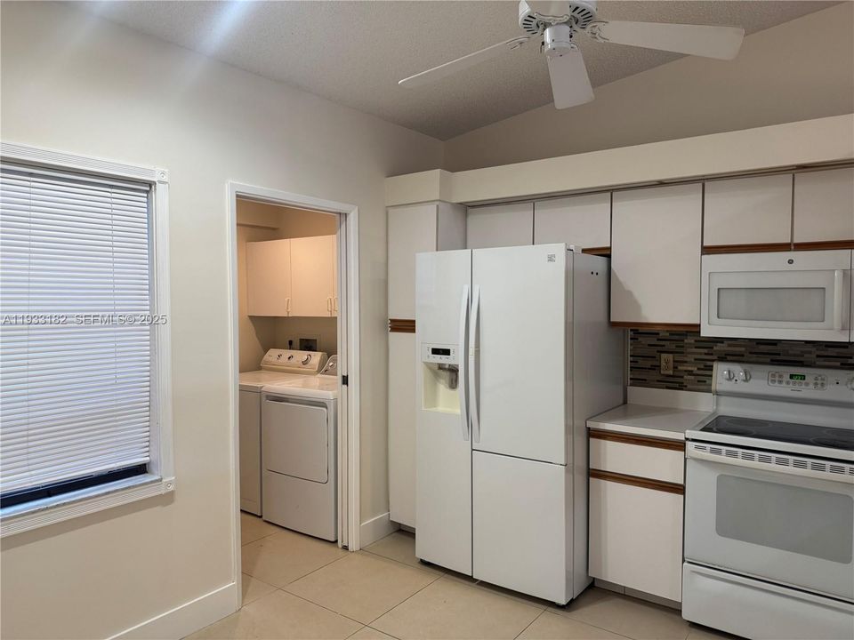 For Rent: $2,700 (2 beds, 2 baths, 1310 Square Feet)