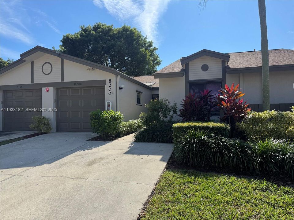 For Rent: $2,700 (2 beds, 2 baths, 1310 Square Feet)