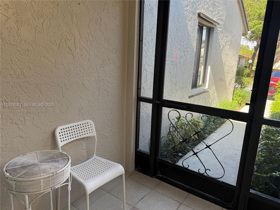 For Rent: $2,700 (2 beds, 2 baths, 1310 Square Feet)