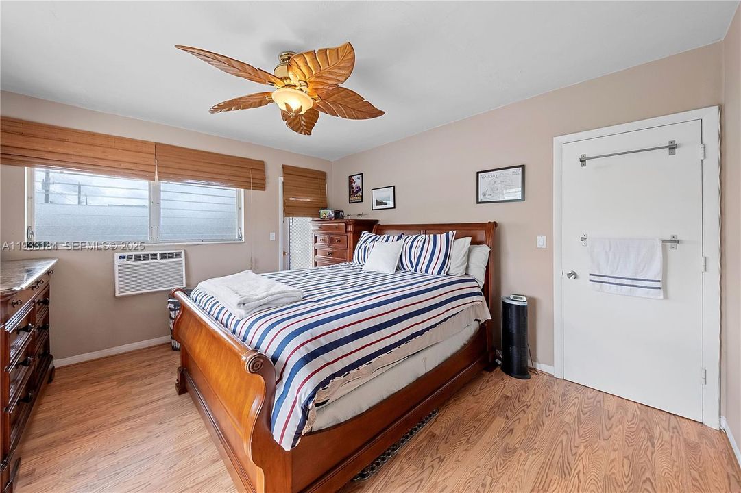 待售: $235,000 (1 贝兹, 1 浴室, 639 平方英尺)