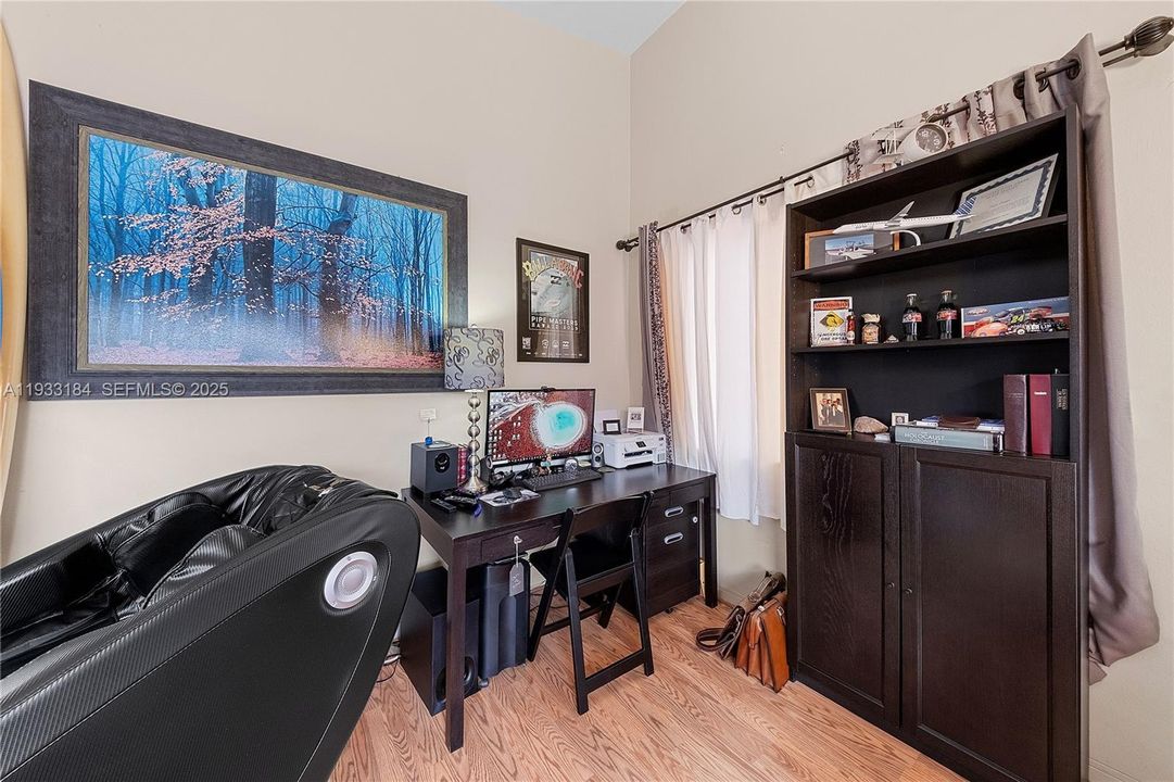 待售: $235,000 (1 贝兹, 1 浴室, 639 平方英尺)