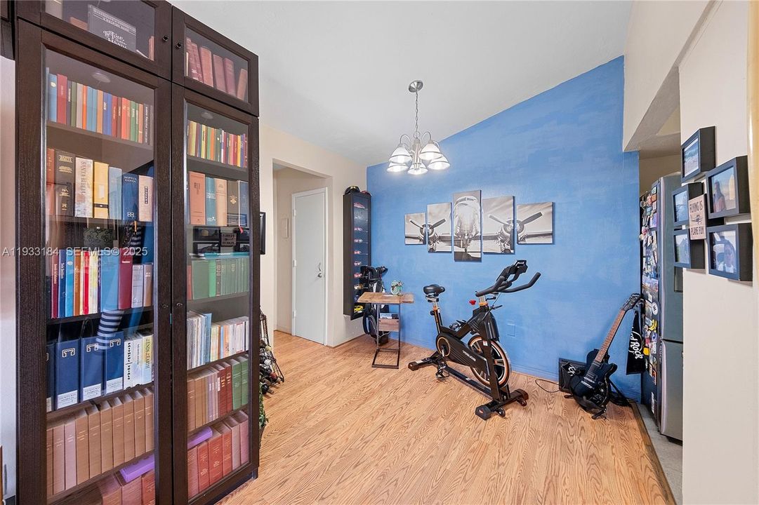 待售: $235,000 (1 贝兹, 1 浴室, 639 平方英尺)