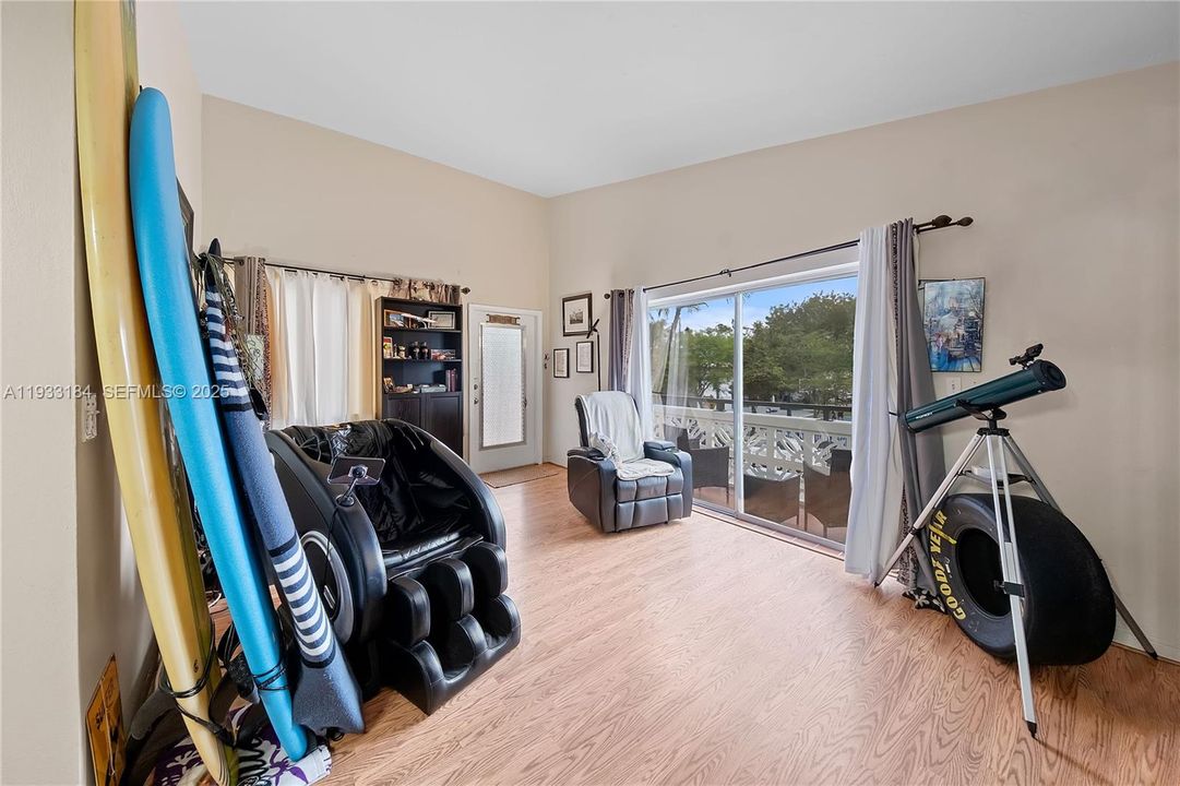 待售: $235,000 (1 贝兹, 1 浴室, 639 平方英尺)