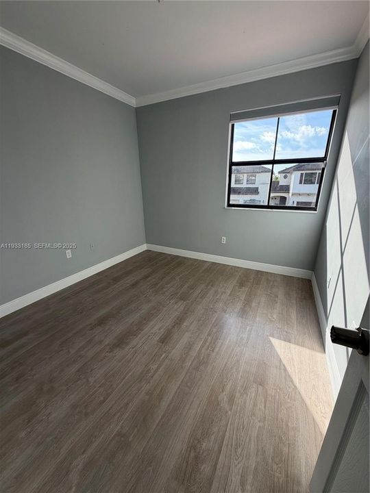 出租: $4,000 (4 贝兹, 2 浴室, 2201 平方英尺)