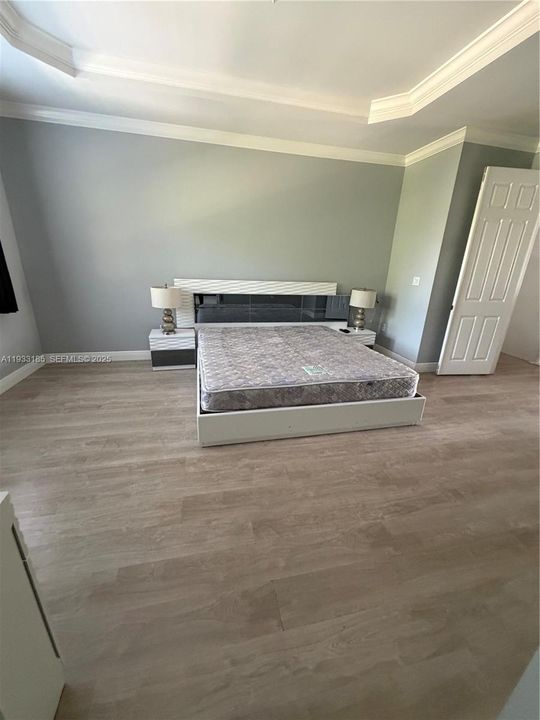 出租: $4,000 (4 贝兹, 2 浴室, 2201 平方英尺)