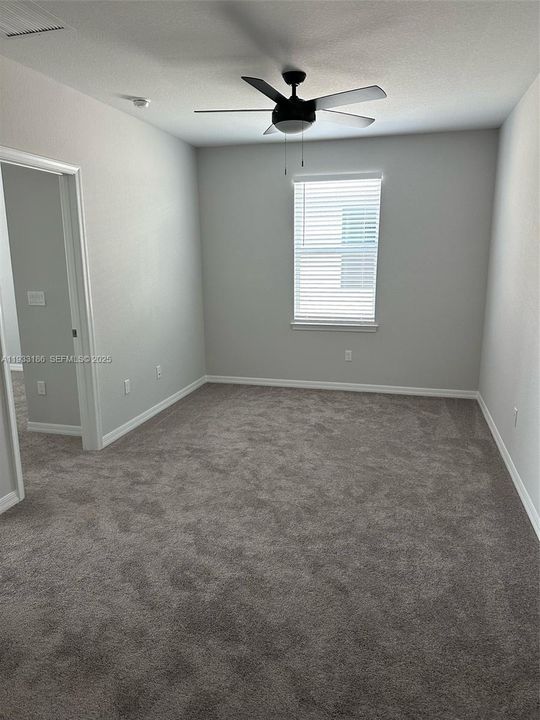 出租: $3,600 (5 贝兹, 3 浴室, 2616 平方英尺)