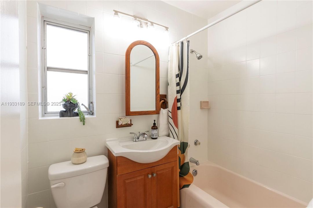 For Sale: $799,000 (3 beds, 2 baths, 1624 Square Feet)