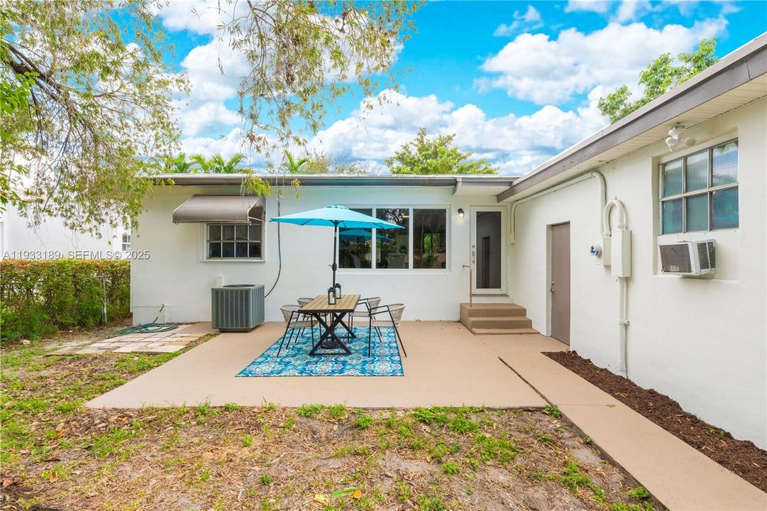 For Sale: $799,000 (3 beds, 2 baths, 1624 Square Feet)