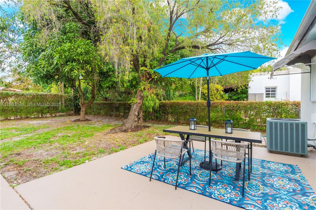 For Sale: $799,000 (3 beds, 2 baths, 1624 Square Feet)