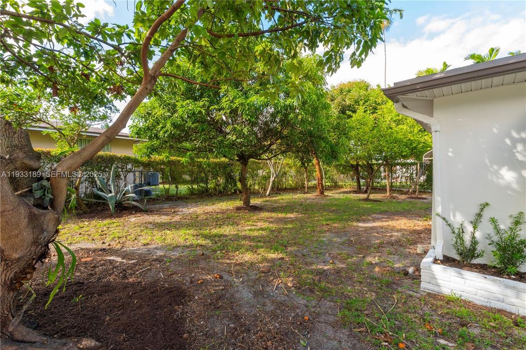 For Sale: $799,000 (3 beds, 2 baths, 1624 Square Feet)