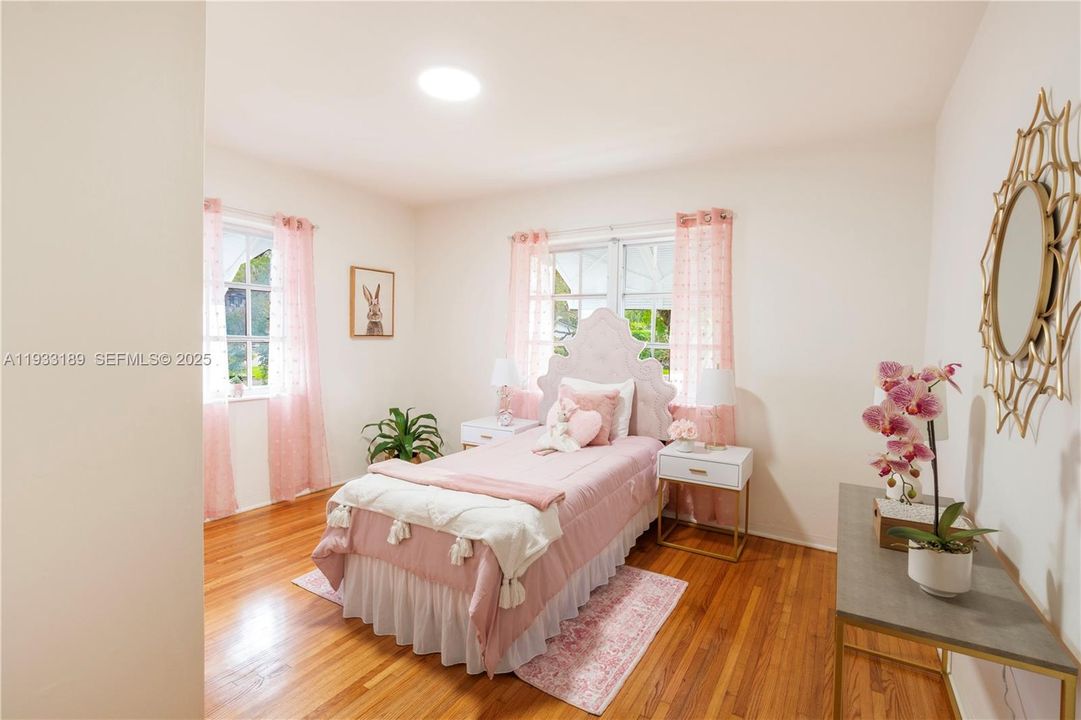 For Sale: $799,000 (3 beds, 2 baths, 1624 Square Feet)