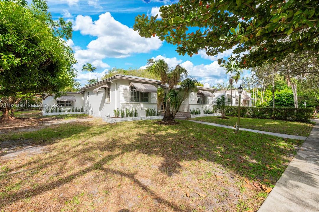 For Sale: $799,000 (3 beds, 2 baths, 1624 Square Feet)