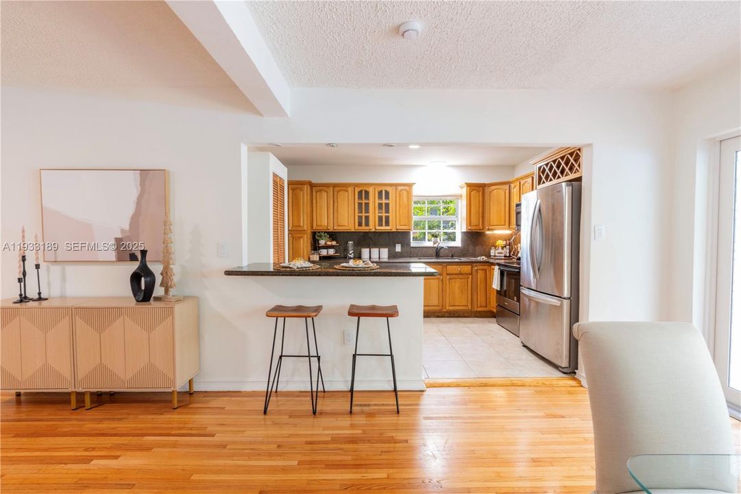 For Sale: $799,000 (3 beds, 2 baths, 1624 Square Feet)