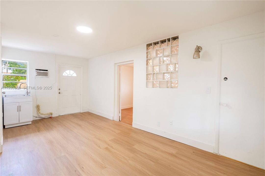 For Sale: $799,000 (3 beds, 2 baths, 1624 Square Feet)