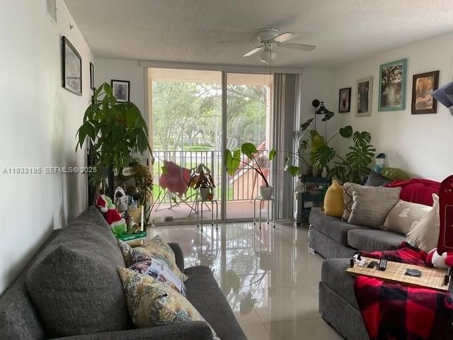 На продажу: $248,000 (1 спален, 1 ванн, 700 Квадратных фут)