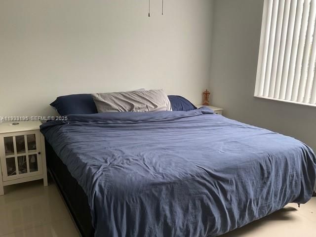 На продажу: $248,000 (1 спален, 1 ванн, 700 Квадратных фут)