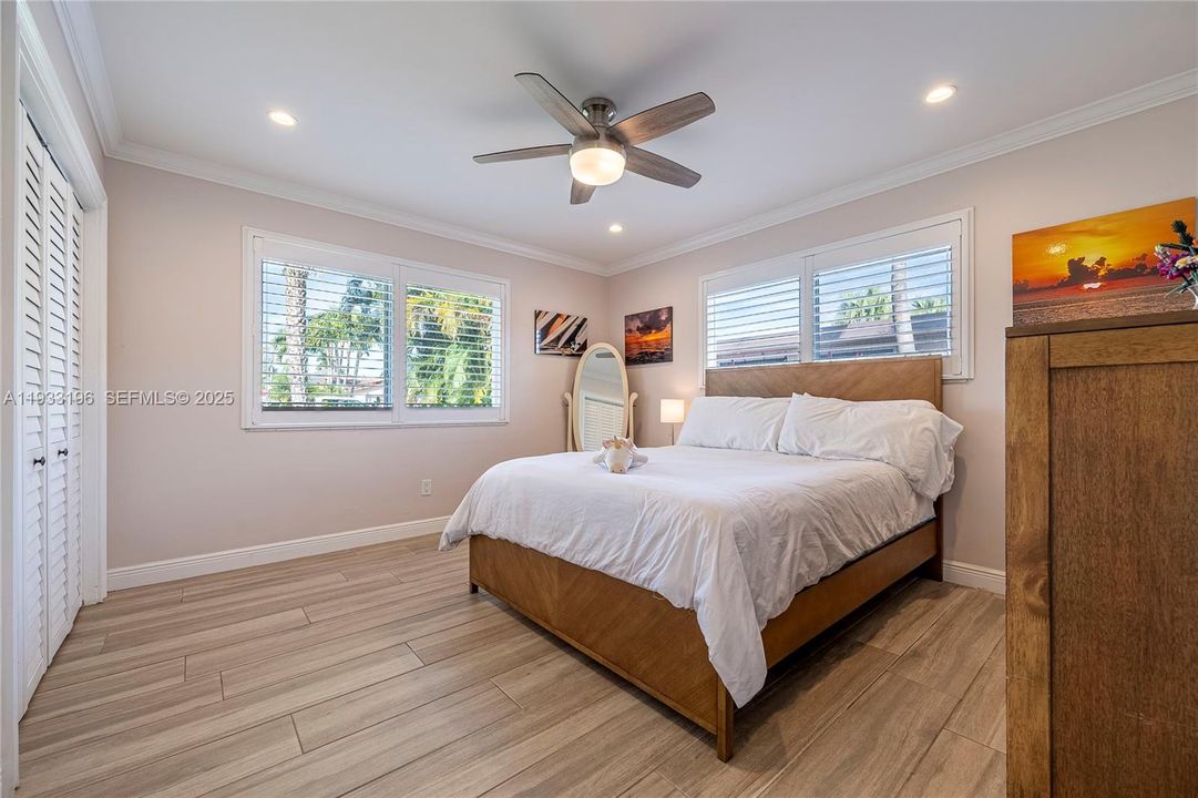 На продажу: $1,250,000 (3 спален, 2 ванн, 1824 Квадратных фут)