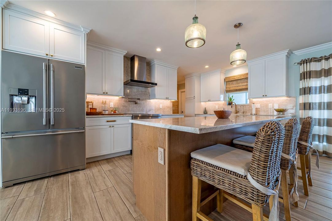 На продажу: $1,250,000 (3 спален, 2 ванн, 1824 Квадратных фут)