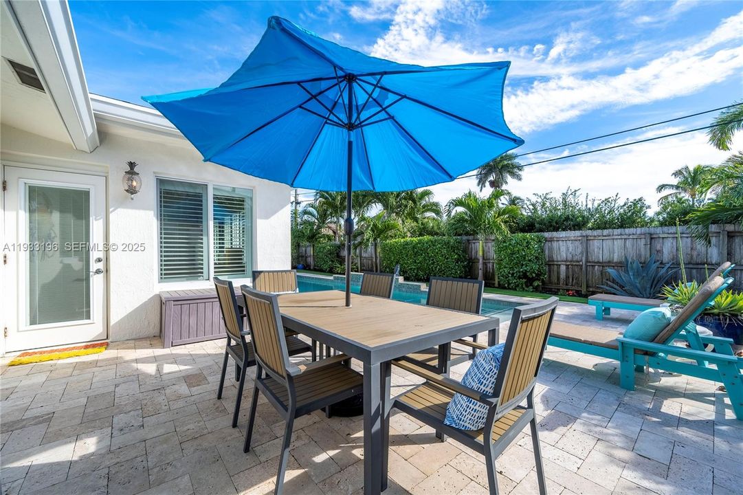 На продажу: $1,250,000 (3 спален, 2 ванн, 1824 Квадратных фут)