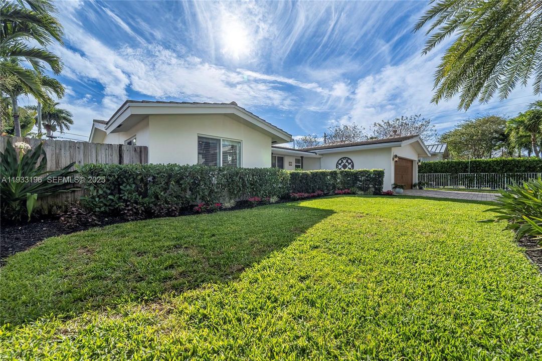 На продажу: $1,250,000 (3 спален, 2 ванн, 1824 Квадратных фут)