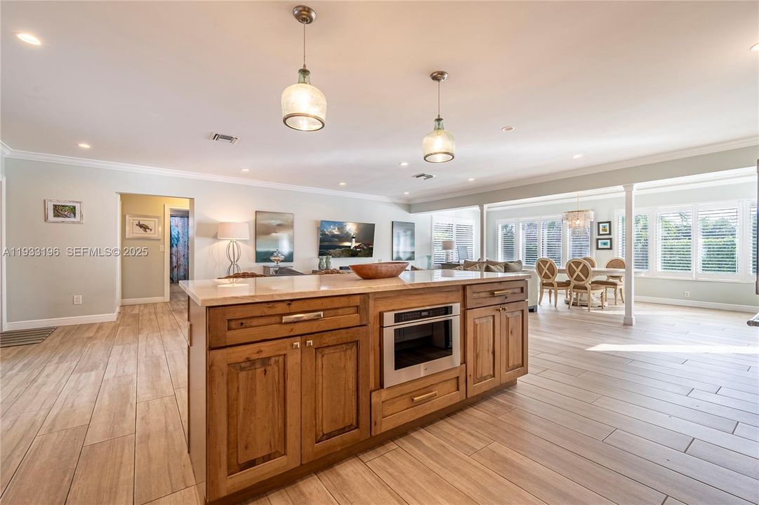 На продажу: $1,250,000 (3 спален, 2 ванн, 1824 Квадратных фут)