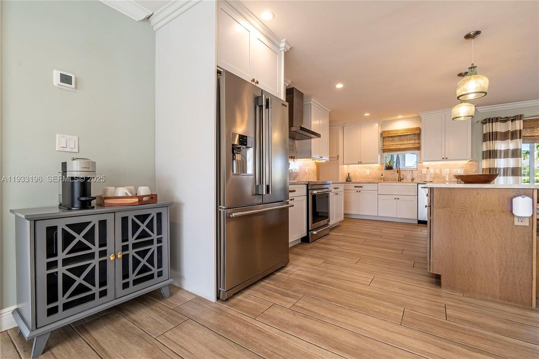 На продажу: $1,250,000 (3 спален, 2 ванн, 1824 Квадратных фут)