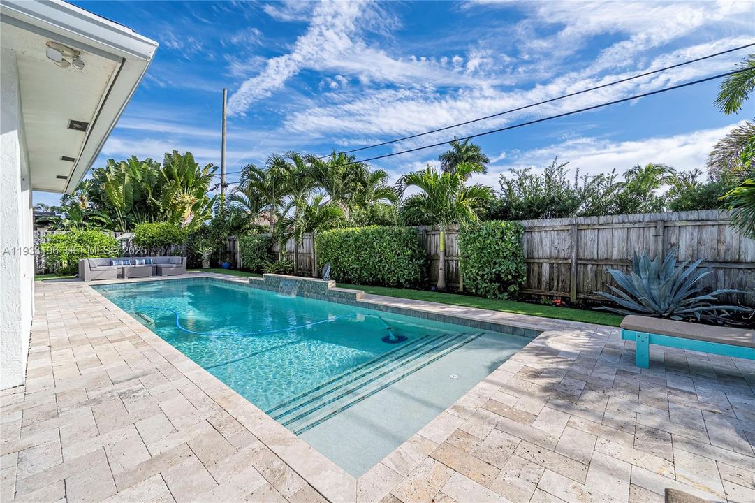 На продажу: $1,250,000 (3 спален, 2 ванн, 1824 Квадратных фут)