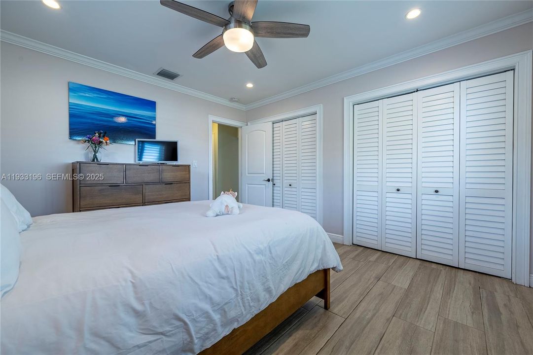 На продажу: $1,250,000 (3 спален, 2 ванн, 1824 Квадратных фут)