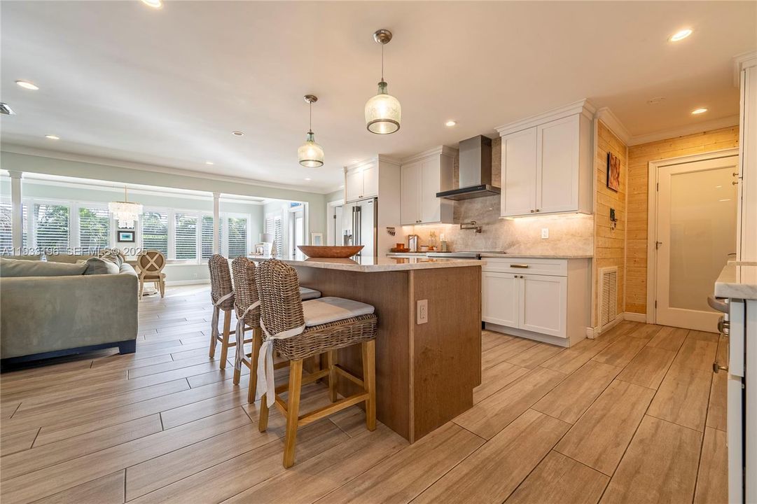 На продажу: $1,250,000 (3 спален, 2 ванн, 1824 Квадратных фут)