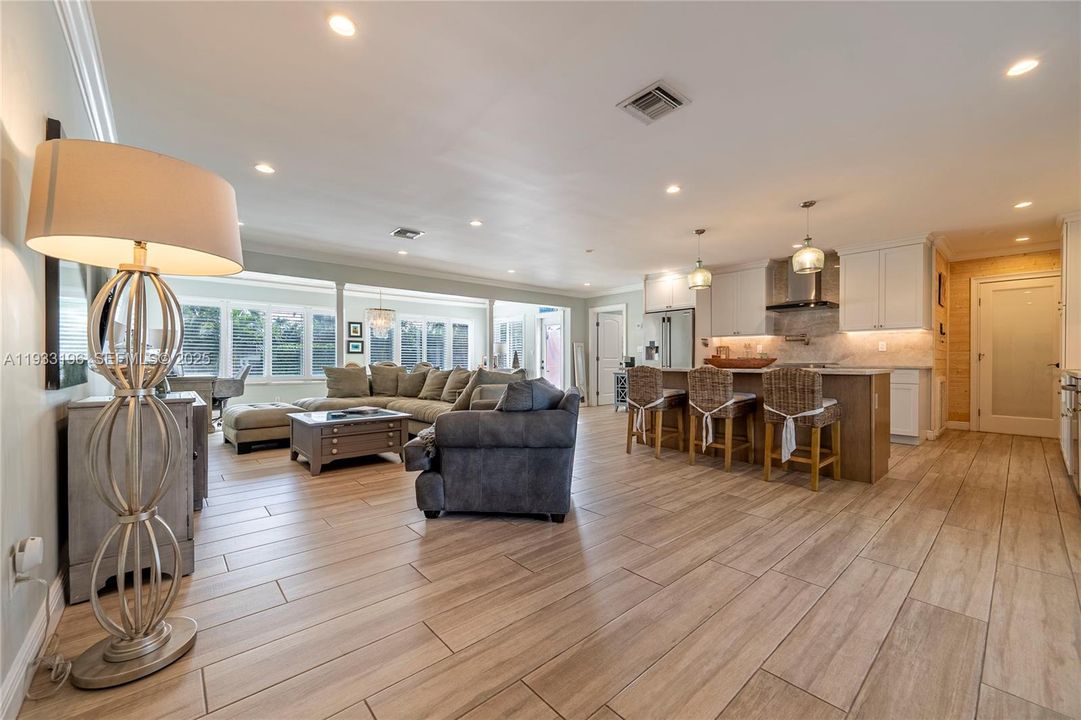 На продажу: $1,250,000 (3 спален, 2 ванн, 1824 Квадратных фут)