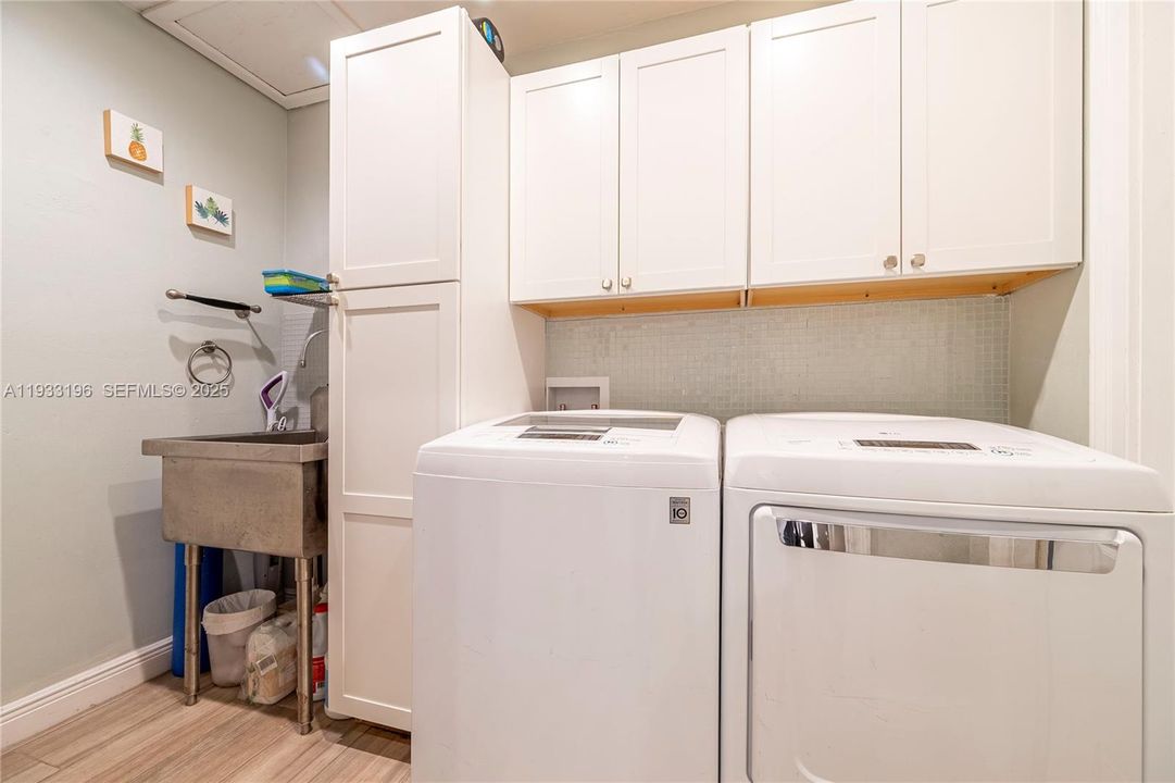 На продажу: $1,250,000 (3 спален, 2 ванн, 1824 Квадратных фут)