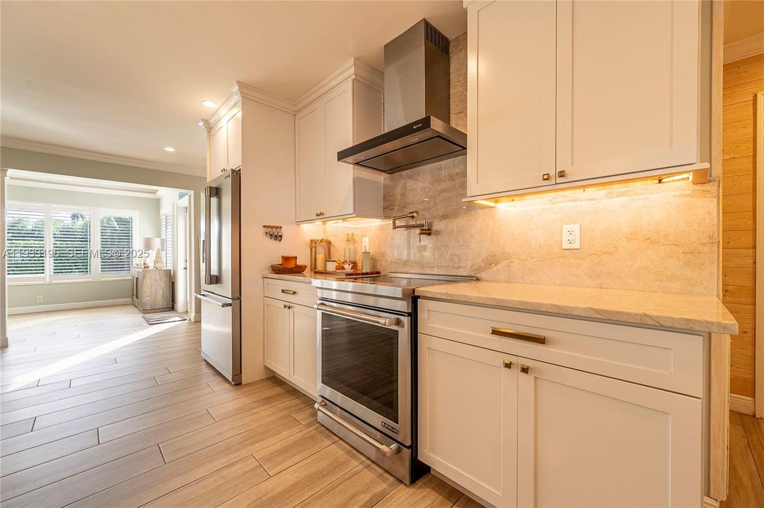 На продажу: $1,250,000 (3 спален, 2 ванн, 1824 Квадратных фут)