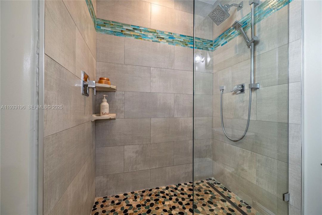 На продажу: $1,250,000 (3 спален, 2 ванн, 1824 Квадратных фут)