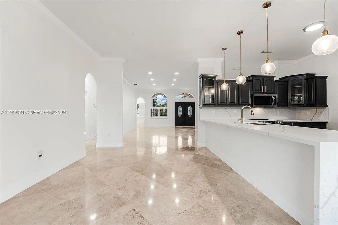 На продажу: $575,000 (4 спален, 3 ванн, 0 Квадратных фут)