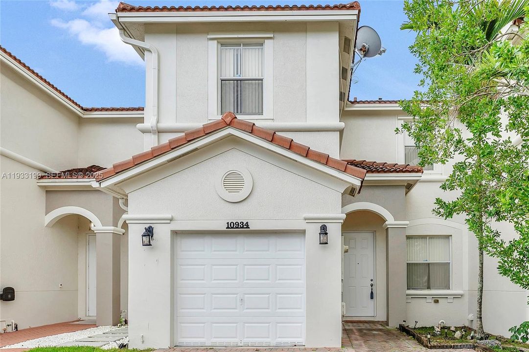 For Rent: $2,750 (4 beds, 3 baths, 1765 Square Feet)