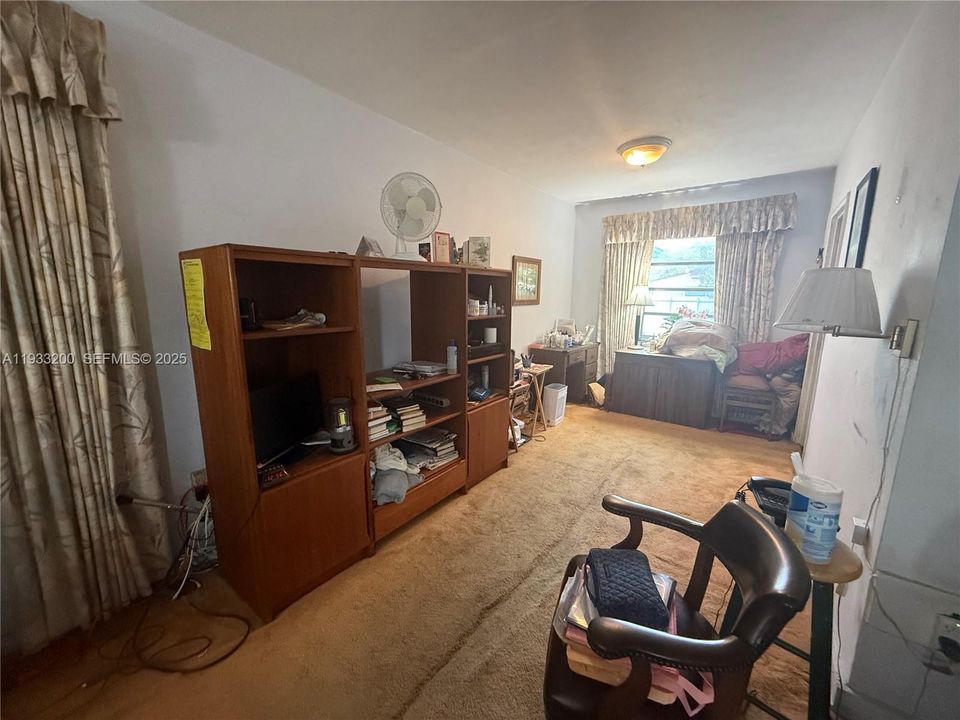 For Sale: $509,000 (2 beds, 1 baths, 1110 Square Feet)