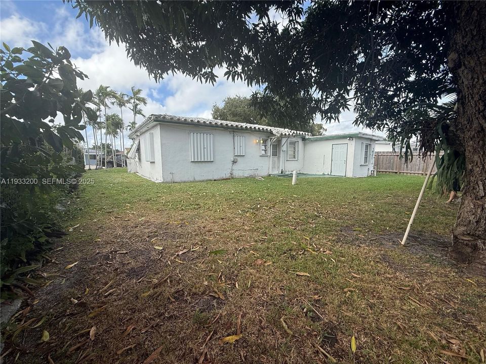 For Sale: $509,000 (2 beds, 1 baths, 1110 Square Feet)