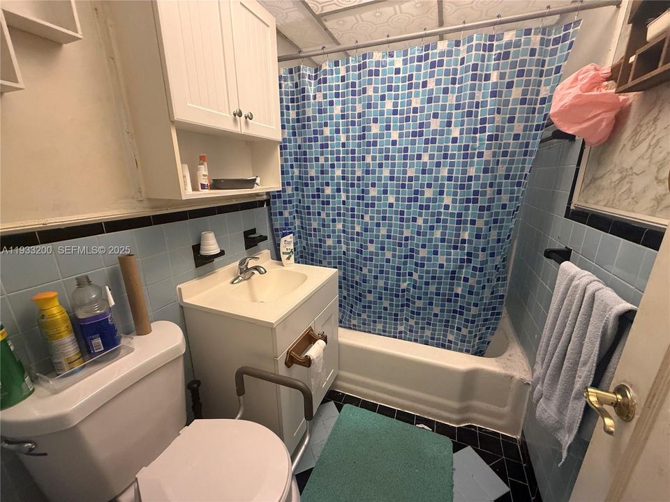 For Sale: $509,000 (2 beds, 1 baths, 1110 Square Feet)