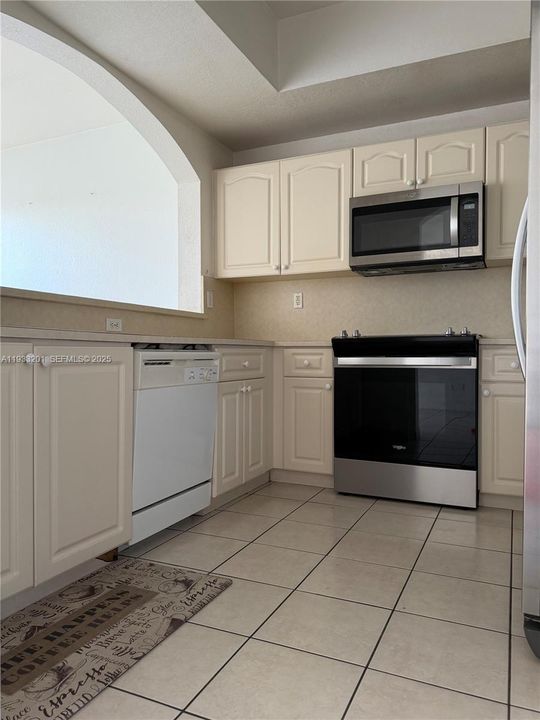 出租: $2,900 (3 贝兹, 2 浴室, 1364 平方英尺)