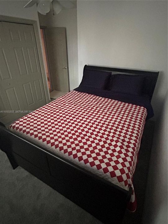 For Rent: $3,200 (3 beds, 1 baths, 900 Square Feet)