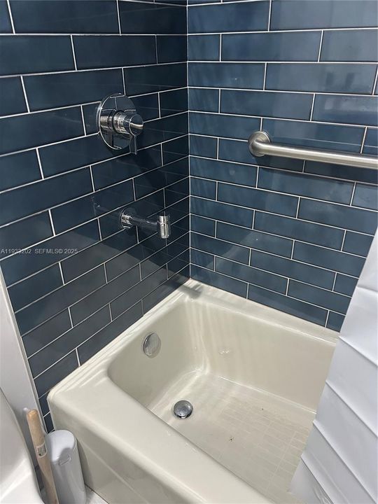 For Rent: $3,200 (3 beds, 1 baths, 900 Square Feet)