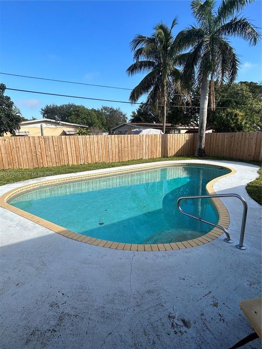 For Rent: $3,200 (3 beds, 1 baths, 900 Square Feet)