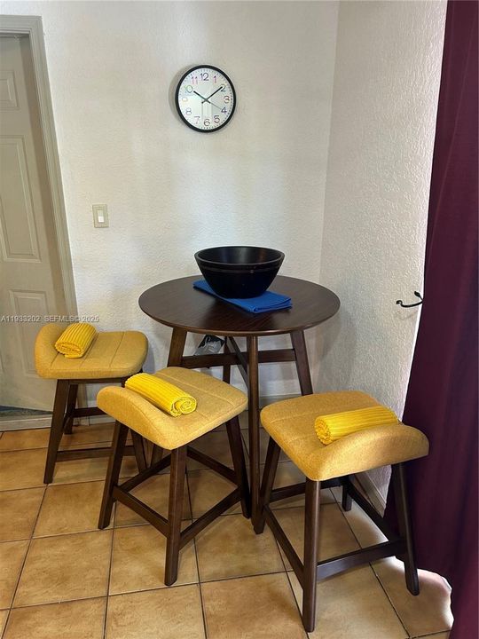 For Rent: $3,200 (3 beds, 1 baths, 900 Square Feet)