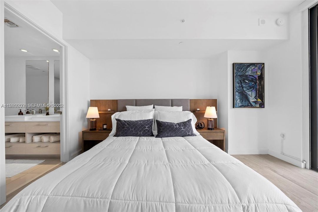 For Rent: $6,200 (2 beds, 2 baths, 1121 Square Feet)