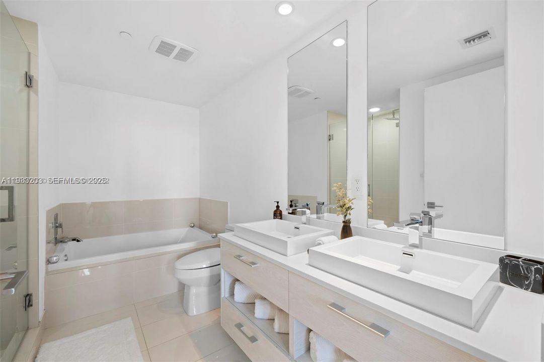 For Rent: $6,200 (2 beds, 2 baths, 1121 Square Feet)