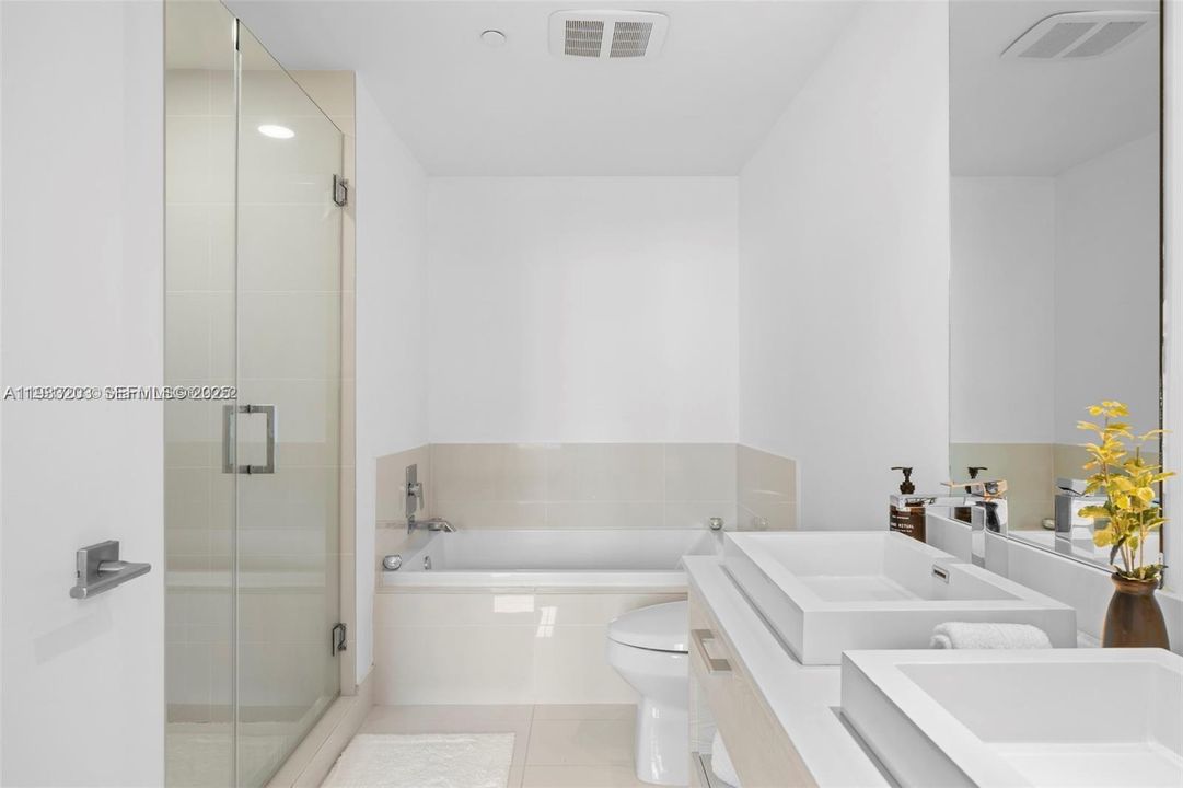 For Rent: $6,200 (2 beds, 2 baths, 1121 Square Feet)