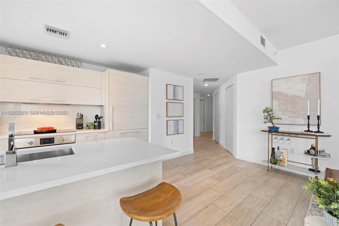 For Rent: $6,200 (2 beds, 2 baths, 1121 Square Feet)